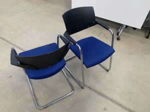 Konig Meeting Chair with Arms