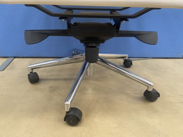 Mesh Office Chair in White & Chrome - Image 4