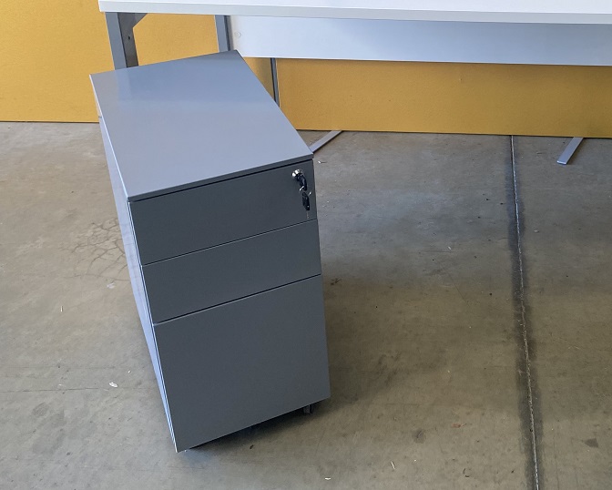 Rectangle Desk Set in White & Aluminium - Image 2