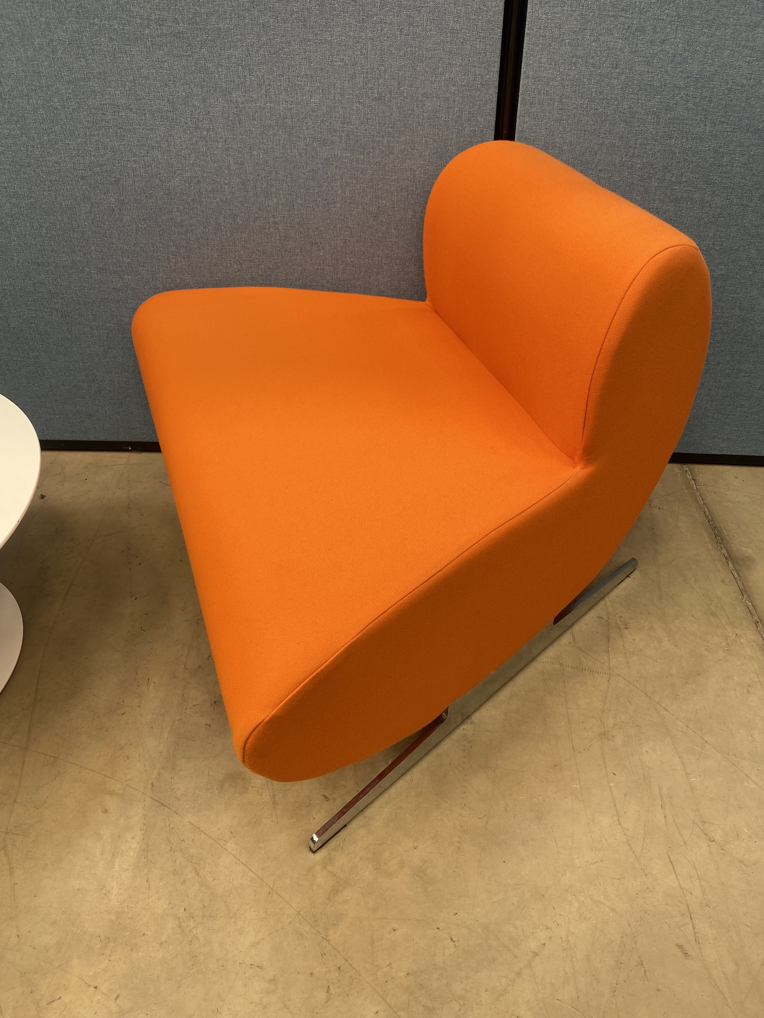 Breakout Seating with Table - Used - Image 2
