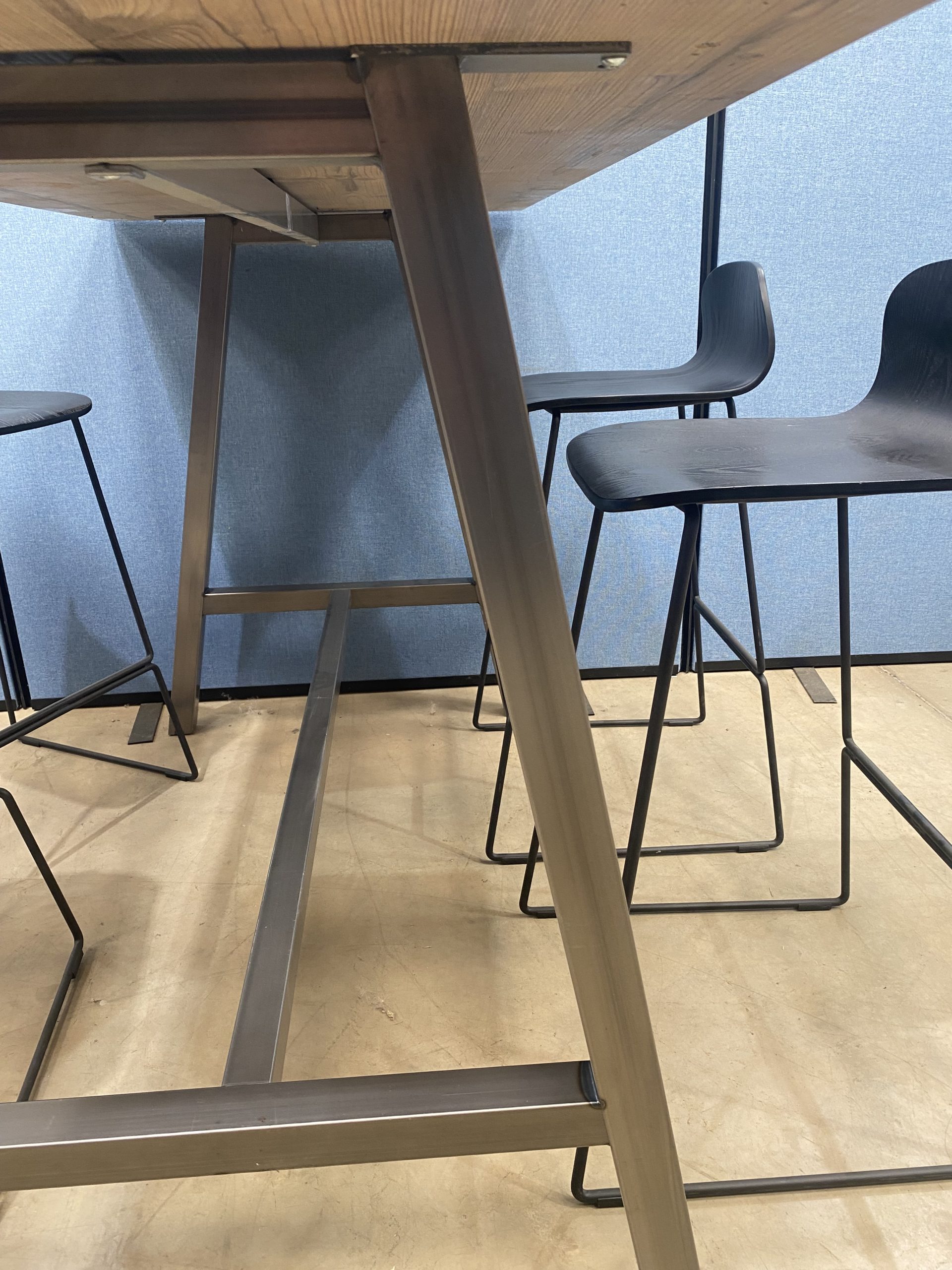 Buronomic High Cohesion Table with 4 Stools | Used - Image 3