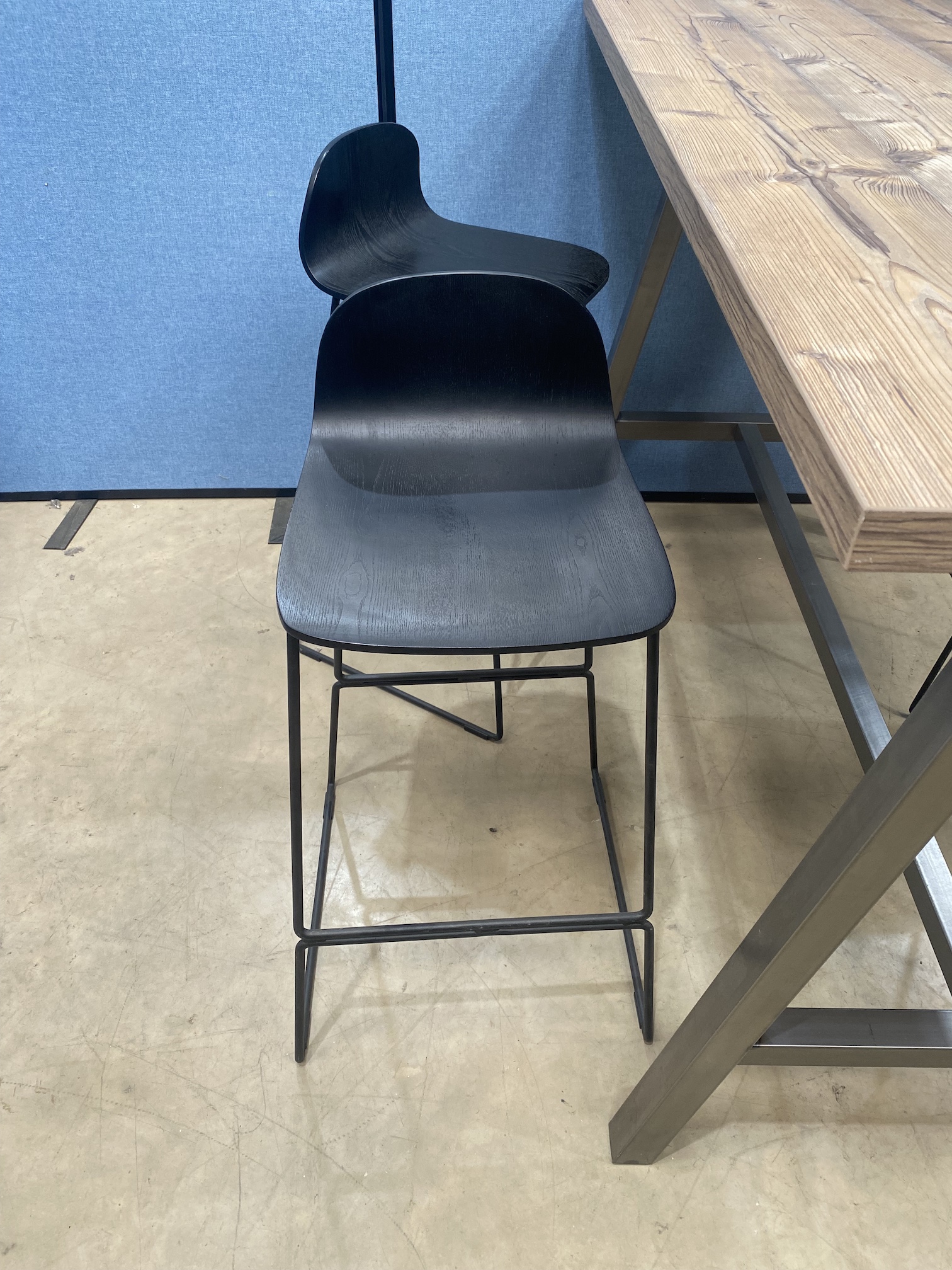 Buronomic High Cohesion Table with 4 Stools | Used - Image 2